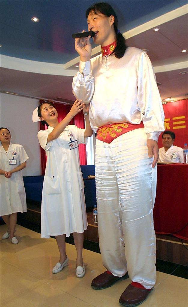 World's tallest woman dies in China at age 39 - World News