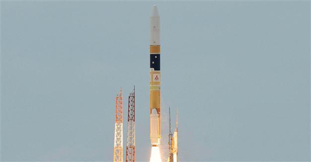 Japan launches 2 intelligence satellites