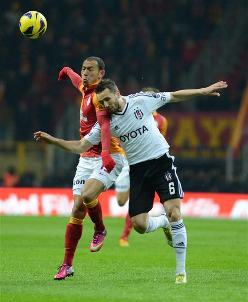Galatasaray wins Istanbul derby on Sneijder’s debut
