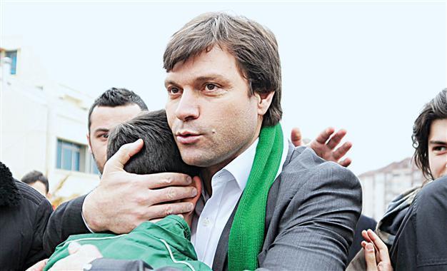 Bursaspor coach Sağlam bids emotional farewell