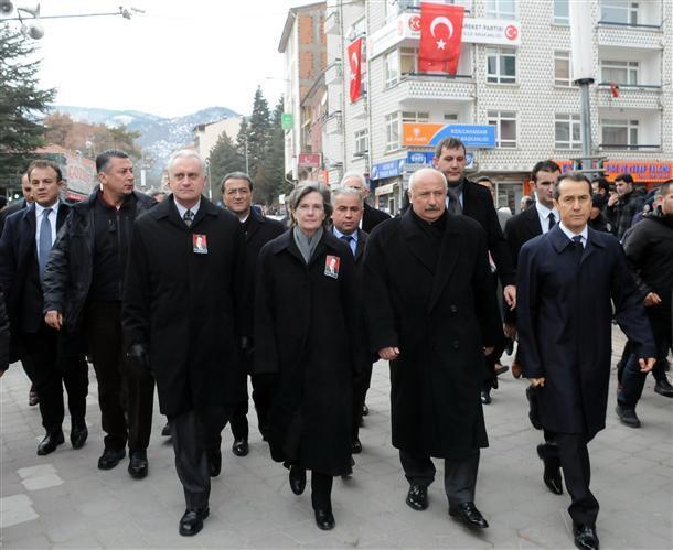 US ambassador attends security guards funeral