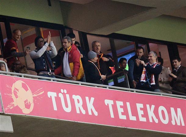 Drogba watches, Burak scores as Galatasaray wins 2-0
