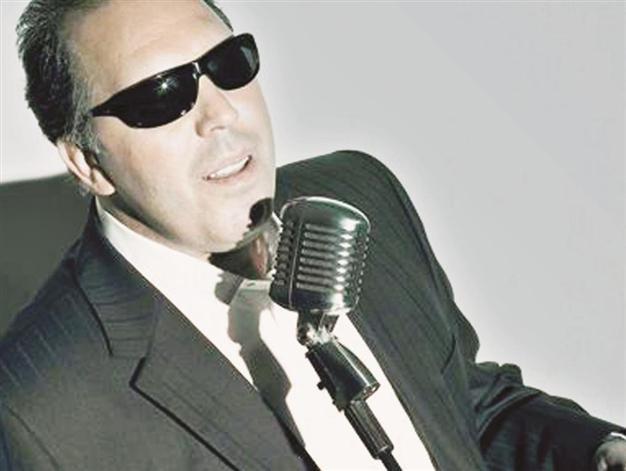 Fatih Erkoç takes the stage