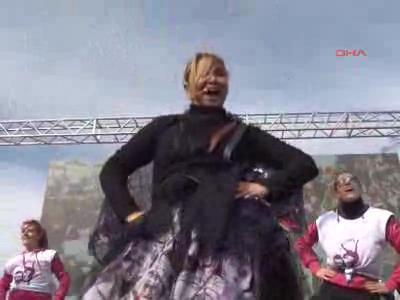 Women protest violence with dance