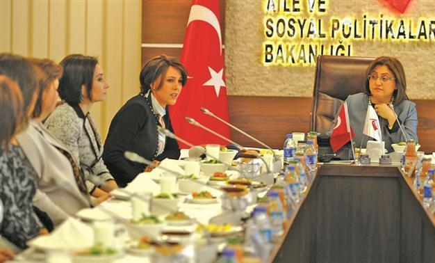 Family Minister Şahin joins dinner with businesswomen