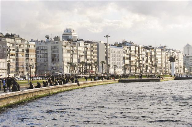 Contractors of İzmir object to ‘outsiders’