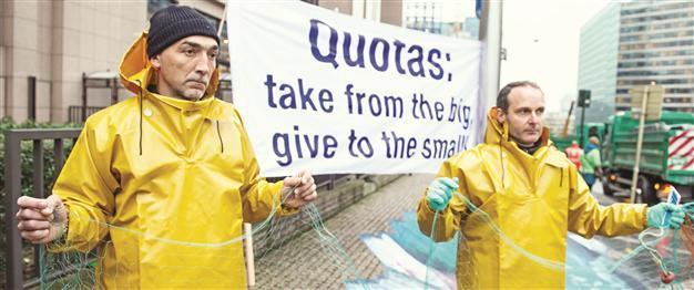 EU ministers agree ban on fish discards