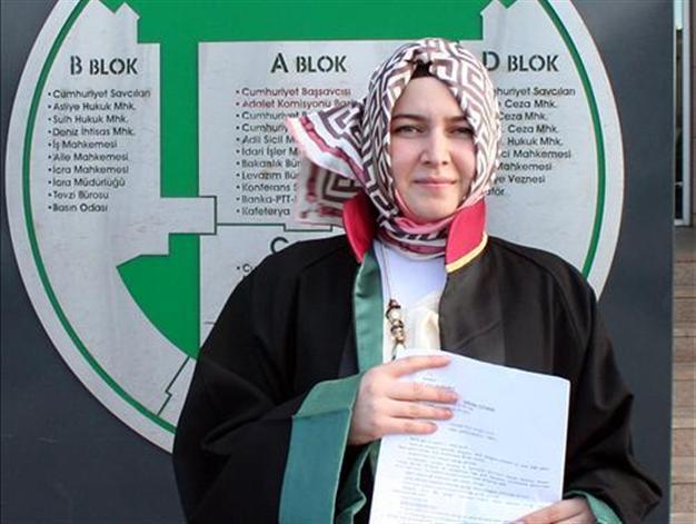 Lawyer wears headscarf in court for first time