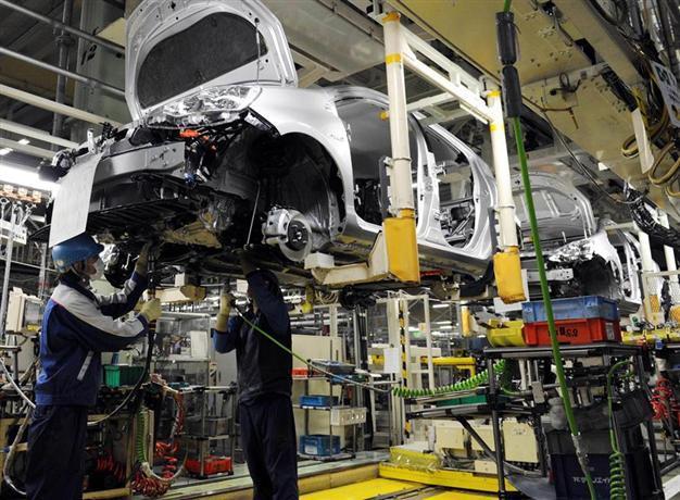 Japan car makers fall back in China