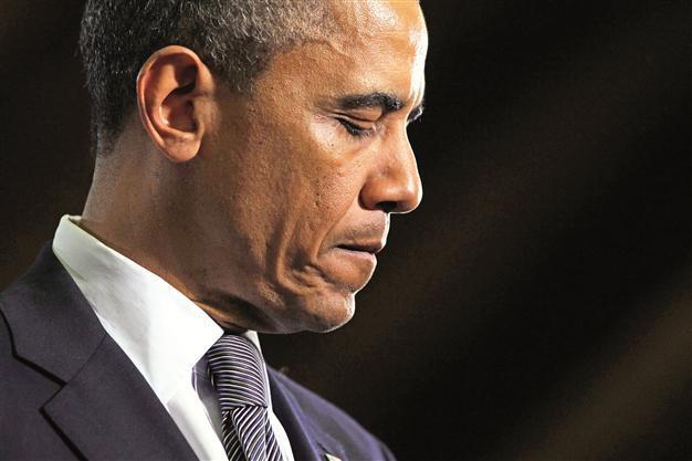 Obama in emotional plea for gun bill