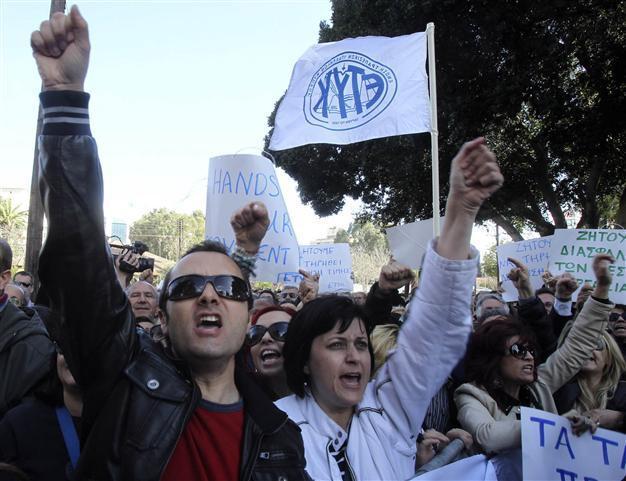 Greek Cyprus bailout cost jumps in threat to teetering economy