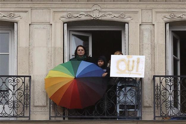 French Senate adopts gay marriage law