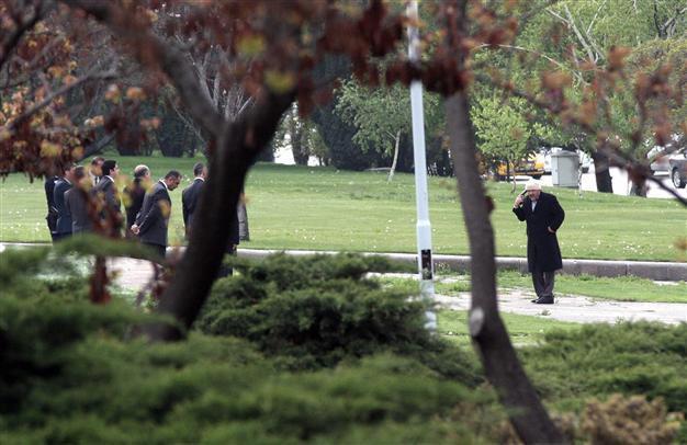 Man attempts suicide in front of Turkish Parliament