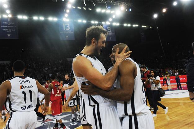 Anadolu Efes forces decider against Olympiacos with last-second miracle
