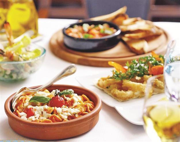 Aqua offers “Sunday Funday Dinner”