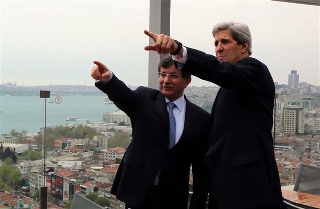 Turkish FM Davutoğlu, Kerry discuss chemical weapon allegations in Syria
