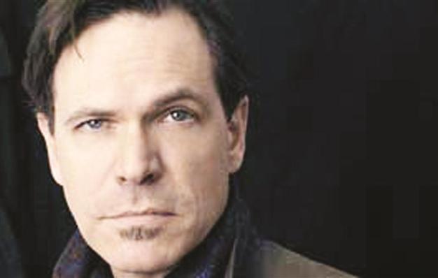 Kurt Elling at İş Sanat stage