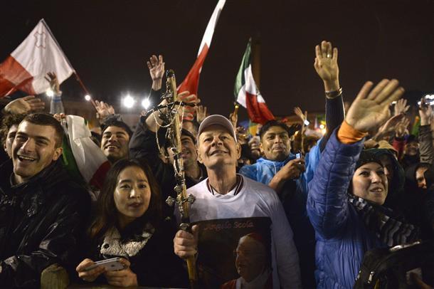 Vatican crowd shares Argentinas joy at new pope