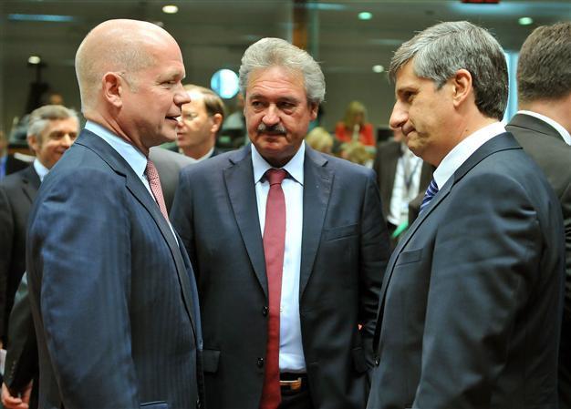 EU governments fail to reach deal on Syria arms embargo