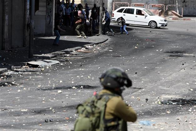 Israeli troops kill 2 Palestinian teens: medics