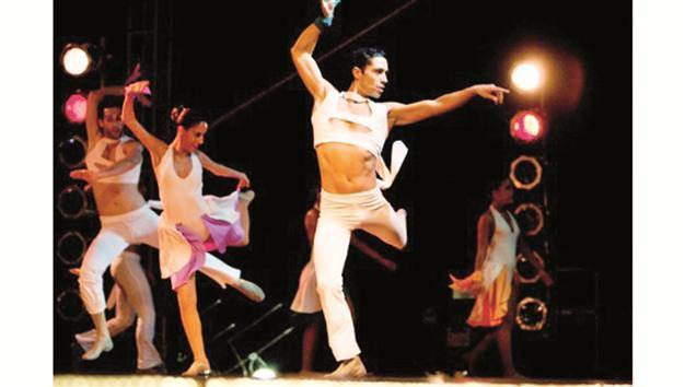 Istanbul hosts dance lovers
