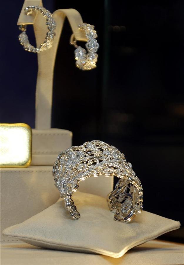 Chopard jewels worth 1 million stolen at Cannes