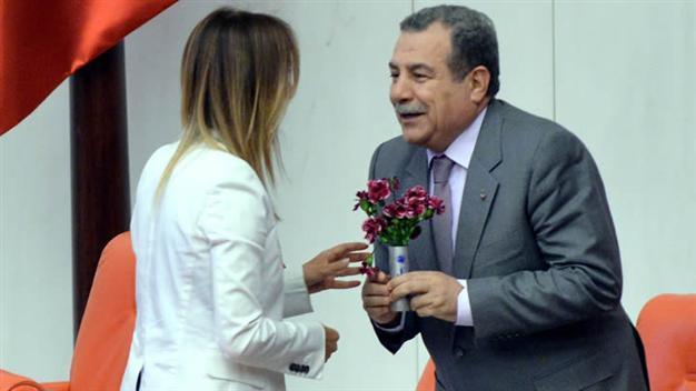 Opposition deputy offers Interior Minister tear gas canister vase