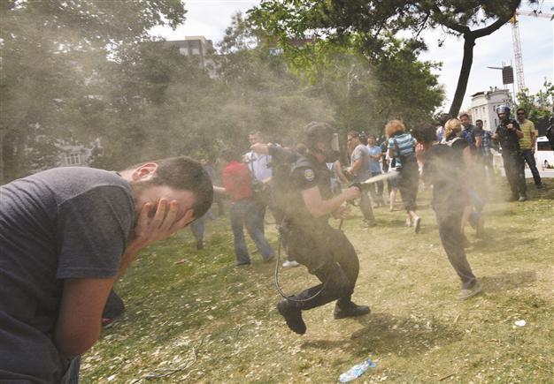 Main opposition protests gas use with booklet depicting Turkish PM as ‘Gasman’