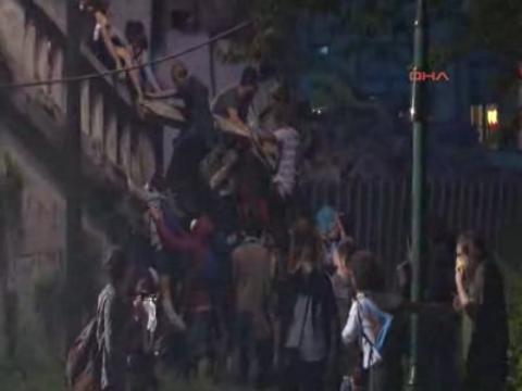 Taksim park protests in 4th day amid police crackdown