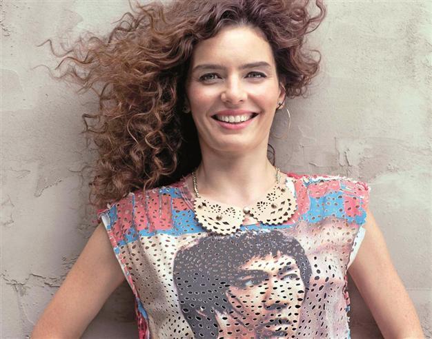 Nil Karaibrahimgil sings in Ankara