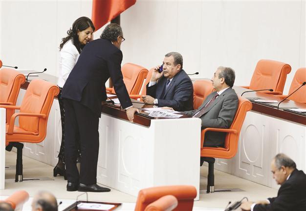 BDP MPs posing questions to Interior Minister Güler