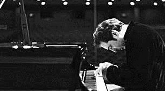 Fazıl Say plays at İzmir’s open theater