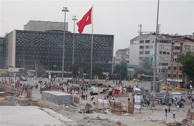 Syria issues Turkey travel warning after protests