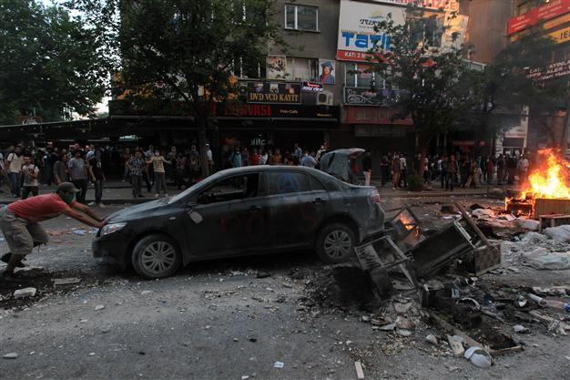 Three people injured during Ankara protests in car accident