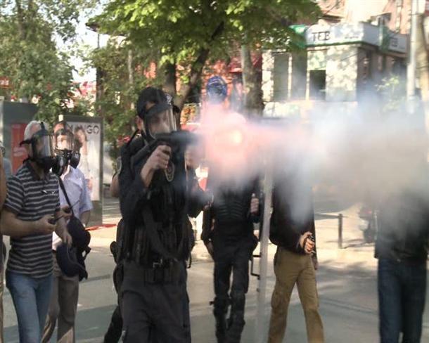Police stage crackdown on May Day protesters in Istanbul