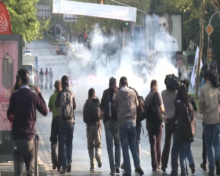 Police stage crackdown on May Day protesters in Istanbul