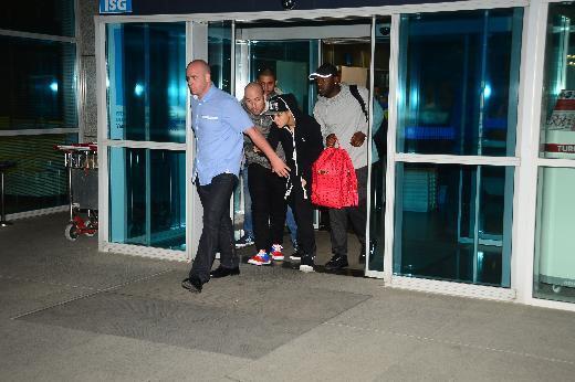 Teen star Bieber skips passport check, causes mayhem at Istanbul airport