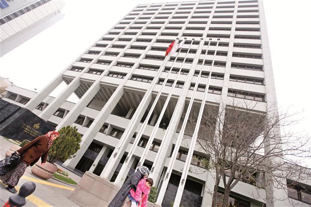 Turkish Central Bank seeks to ease pressure on lira