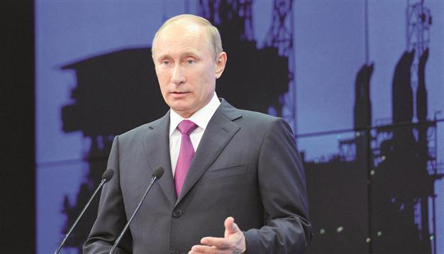 Russia, China ink $270 billion deal for oil sale