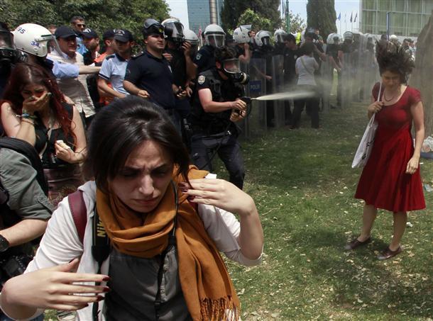 Main opposition leader lends full support to protesters occupying Taksim Gezi Park