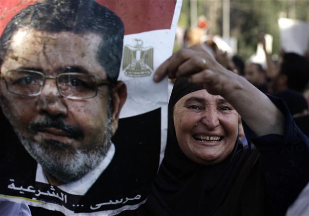 Islamic body head says Morsi met with human rights officials