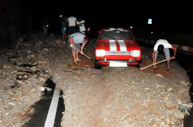 Highway closed after pipe explosion in Aegean district of Bodrum