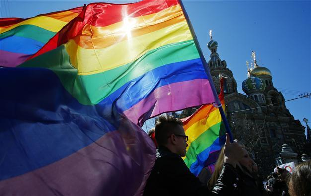 Gay Sochi athletes must respect Russian law, minister says