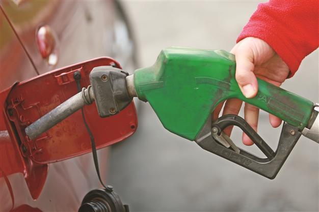 Energy watchdog asks for cut in gas prices