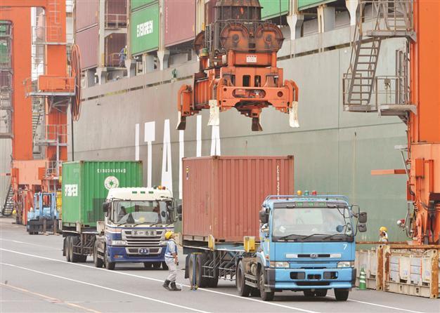 US trade deficit narrows to $34.2 billion in June