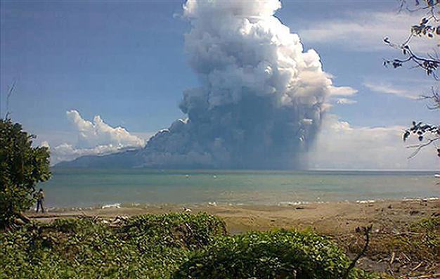 Hundreds evacuated after Indonesia volcano erupts