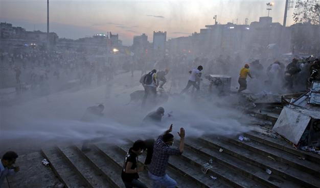 Police intervene at Istanbuls Taksim Square, enter Gezi Park