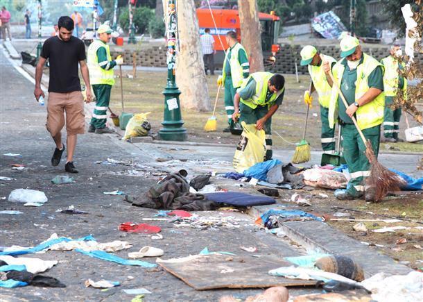 Municipality clears out Istanbuls Taksim area as clashes occur in Harbiye