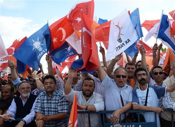 Turkish PM begins addressing ruling party supporters in Istanbul