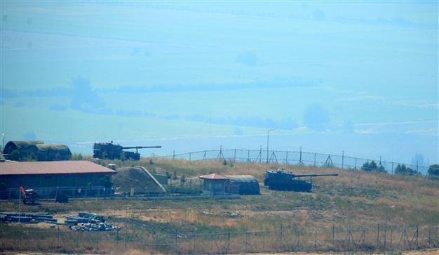 Senior Turkish army officials inspect Syrian border